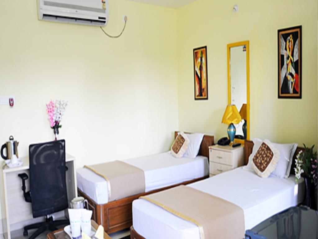 Hotel Pine Yard Tezpur Zimmer foto